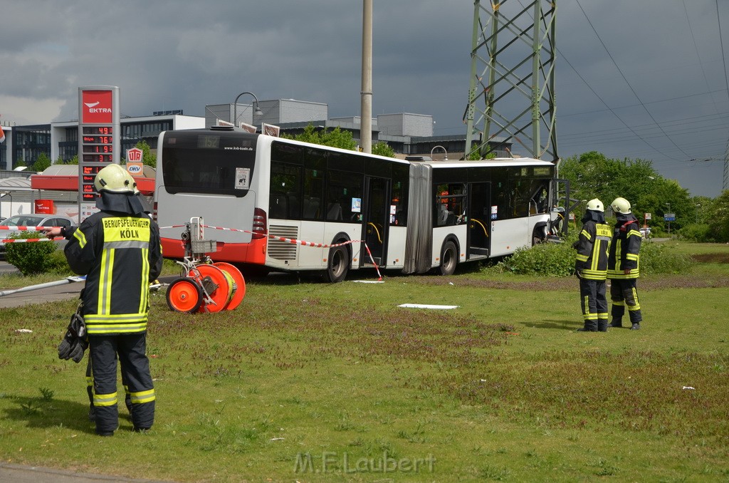 Schwerer Bus Unfall Koeln Porz Gremberghoven Neuenhofstr P042.JPG - Miklos Laubert